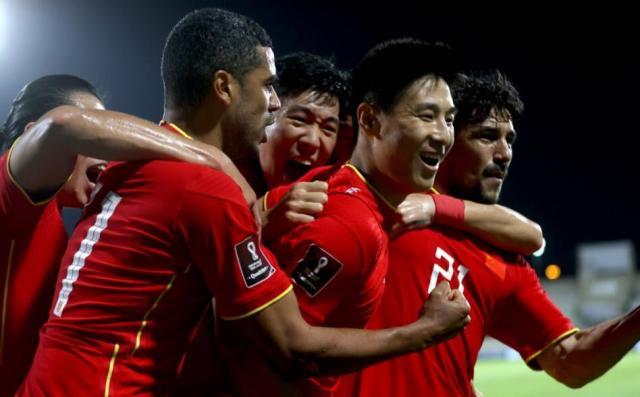 半岛体育官方网站-球员欠薪1年+，但老百姓依然觉得他们挣得太多了？